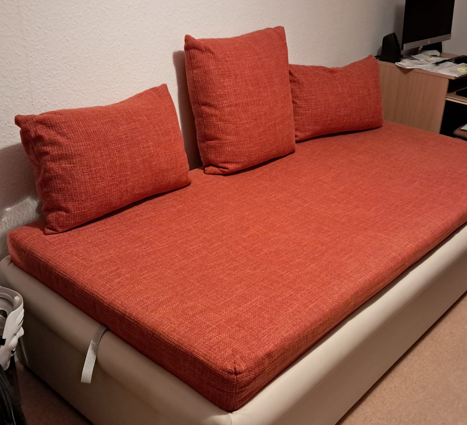 Foto 2 zu „Bett mit Bettkasten/ Polsterliege“