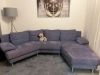 schönes Ecksofa mit Metallfüßen